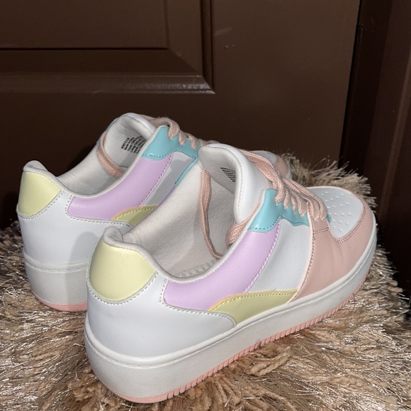 Candy Color Sneakers 🍭 - Picture 2 of 5